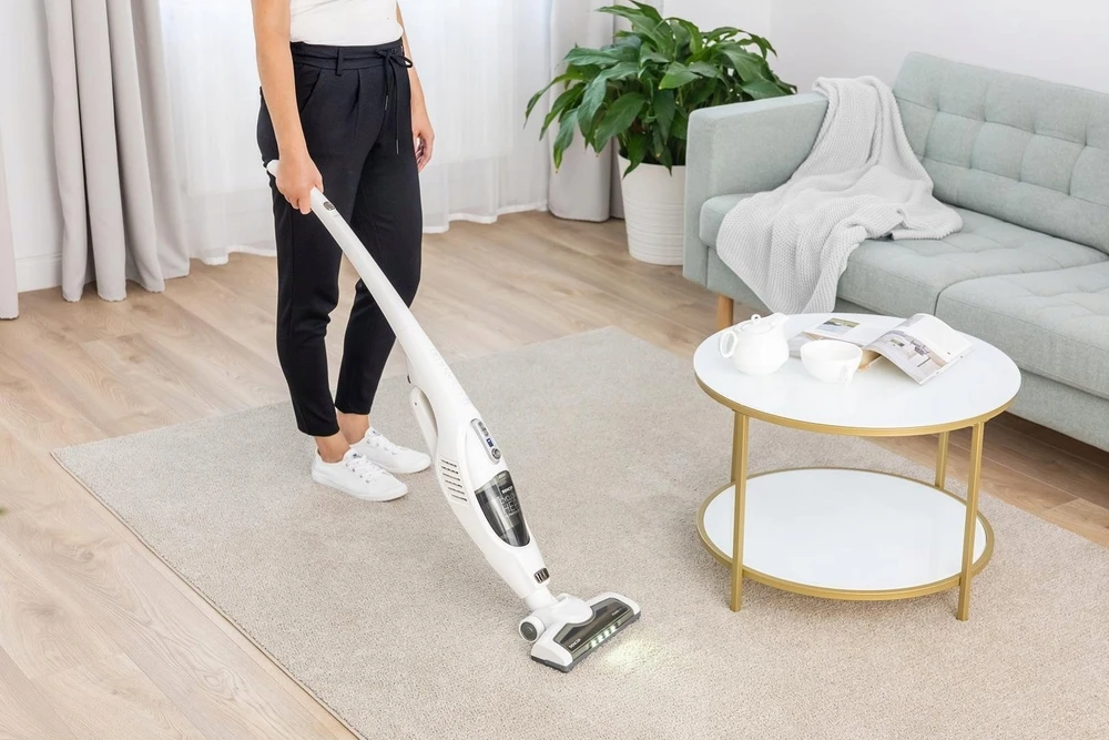 Sencor akumuliatorinis dulkių siurblys 2in1, su nuimamu rankiniu dulkių siurbliu SVC7811WH