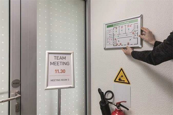 Informacinis rėmelis DURABLE, A3, atlenkiamais kraštais, aliuminio rėmas