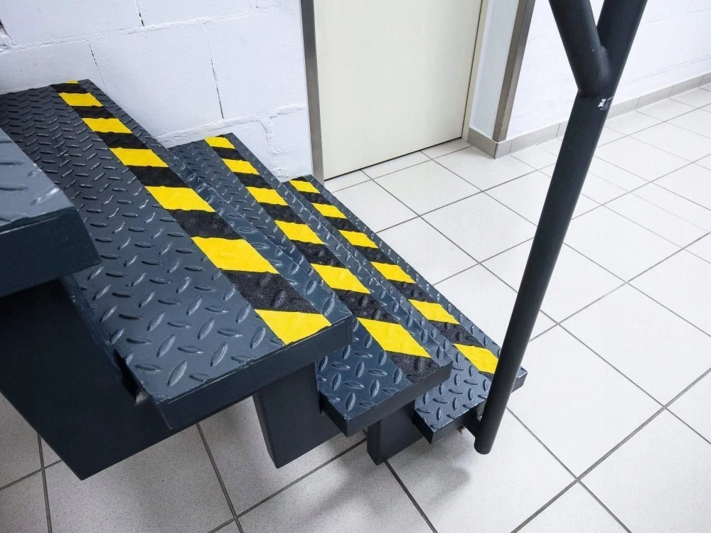 Durable DURABLE Antirutschband DURALINE GRIP+ 50mm breit schw./gelb