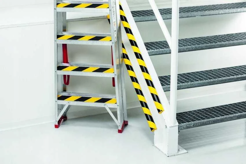 Plakatas Durable DURABLE Kantenschutzprofil E8 gelb/juodas selbstkl 1m
