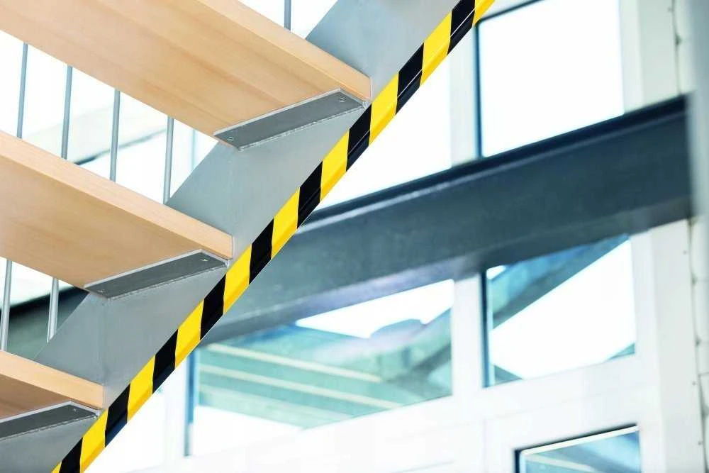 Plakatas Durable DURABLE Kantenschutzprofil E8R gelb/juodas selbstkl 1m
