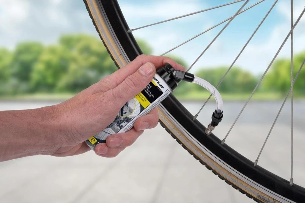 SANDARINIMO PURŠKALAS DVIRAČIO KAMERAI SU UNIVERSALIU VOŽTUVU 75ML DUNLOP 303772