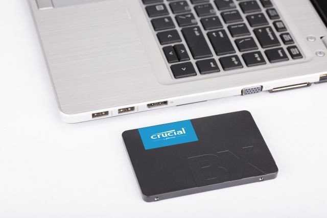 Dysk SSD Crucial BX500 240GB 2.5'' SATA III (CT240BX500SSDIT)