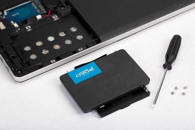 Dysk SSD Crucial BX500 240GB 2.5'' SATA III (CT240BX500SSDIT)