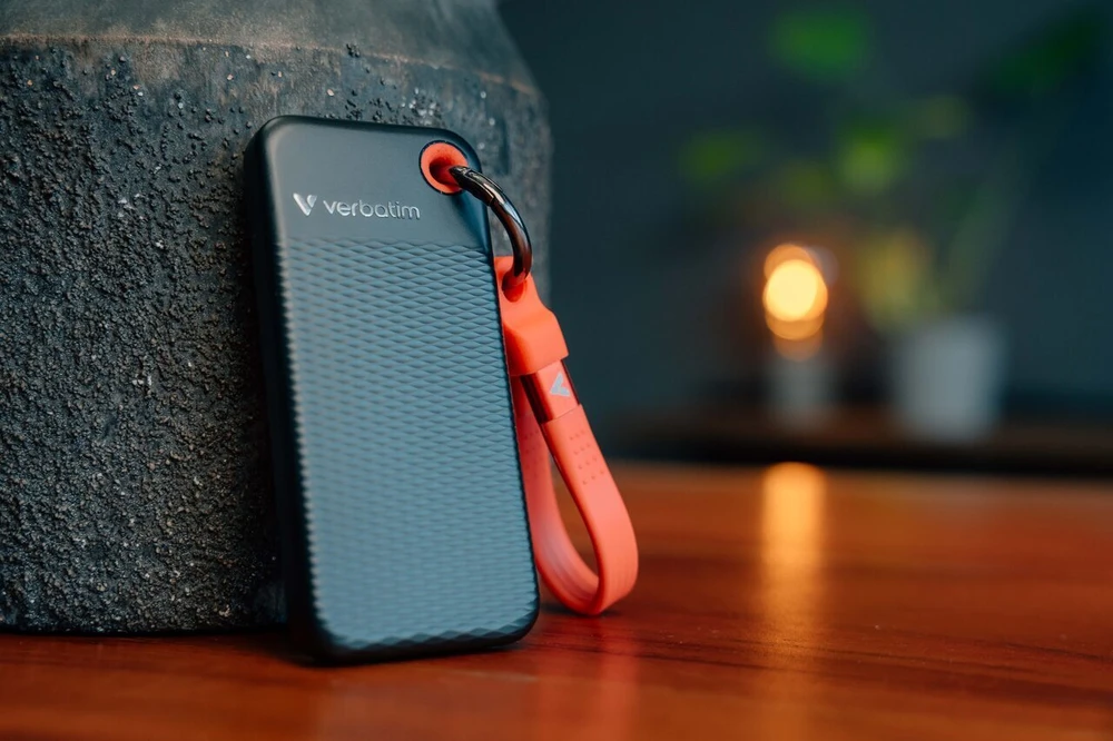 Kietasis diskas Dysk Zewnętrzny Verbatim Pocket SSD 512GB - Pakabutis do kluczy su kablem USB-C 3.2 gen.2 juodai-raudonas 32284