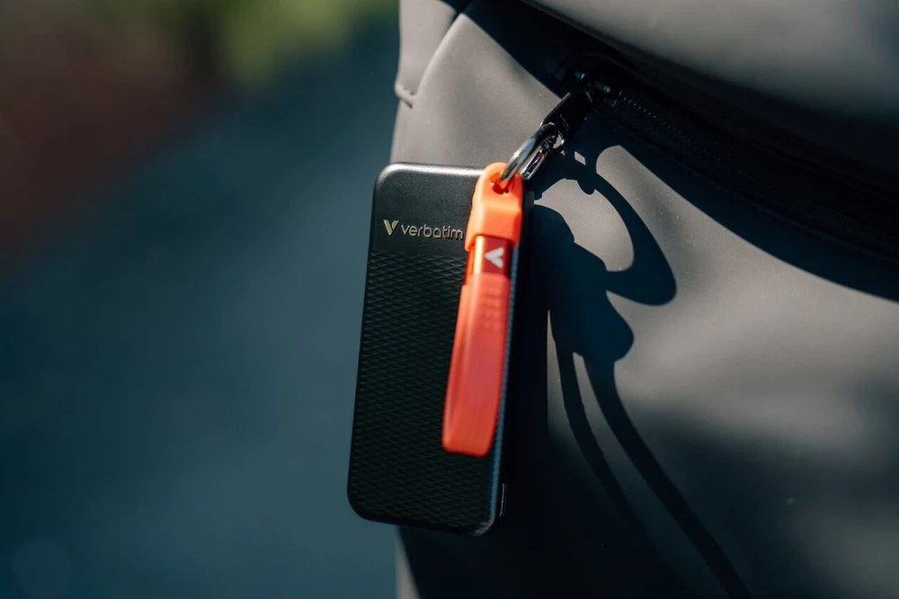 Kietasis diskas Dysk Zewnętrzny Verbatim Pocket SSD 512GB - Pakabutis do kluczy su kablem USB-C 3.2 gen.2 juodai-raudonas 32284