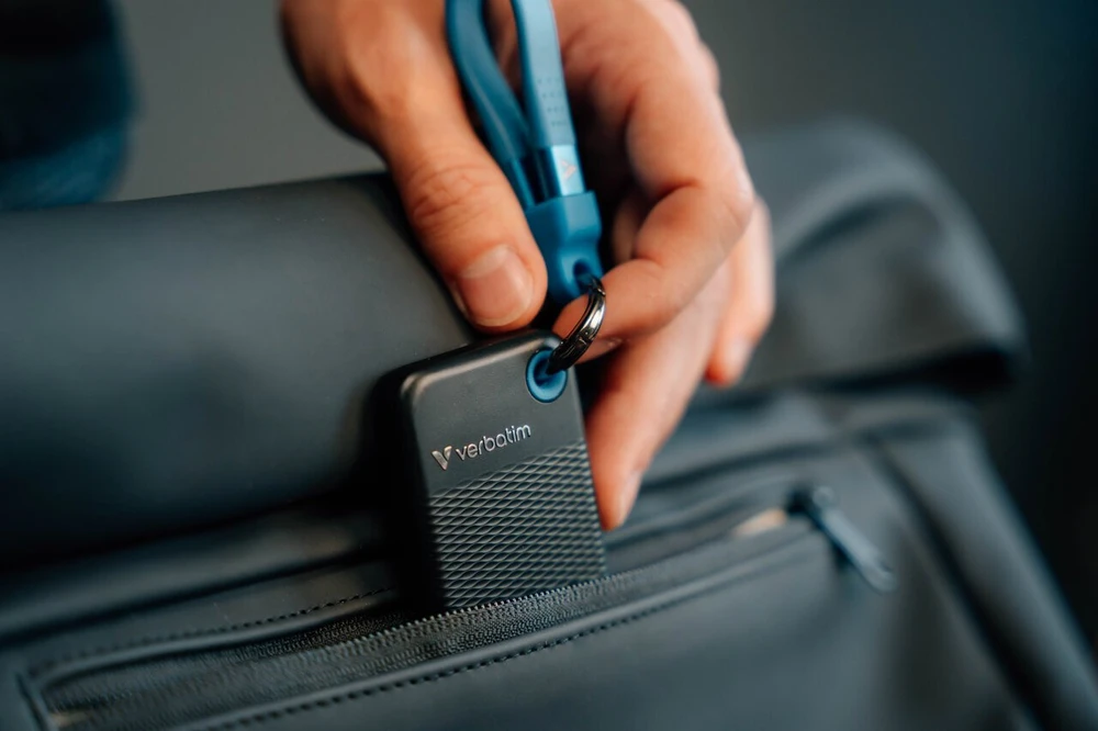 Kietasis diskas „Verbatim Pocket SSD 512GB“ išorinis diskas – raktų pakabutis su USB-C 3.2 gen.2 kabeliu juoda-mėlyna 32283