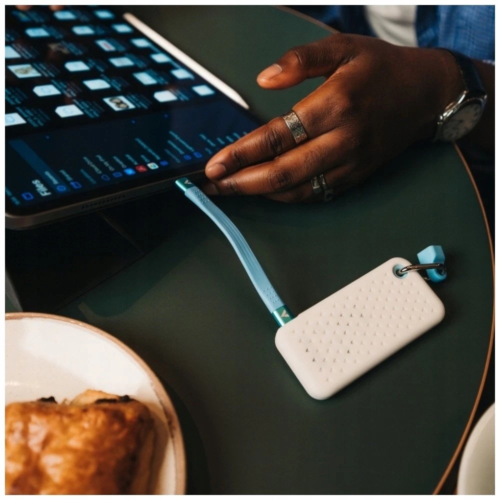 Kietasis diskas Dysk Zewnętrzny Verbatim Pocket SSD 1TB USB-C 3.2 gen.2 balta-Šviesiai mėlynas 32320