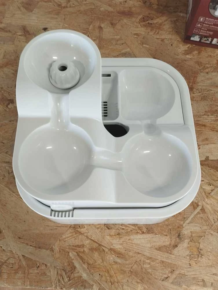 Dywany Łuszczów Fontanas gyvūnams, keturi lygiai, be adapterio, 2 l