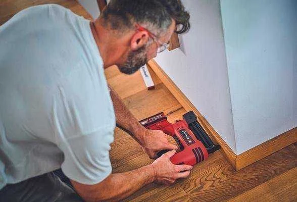 Akumuliatorinis kabių pistoletas Einhell TE-CN 18 LI Solo; 18 V (be akumuliatoriaus ir pakrovėjo)