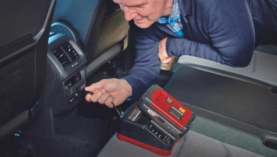 Einhell pakrovėjas jungiamas automobilyje