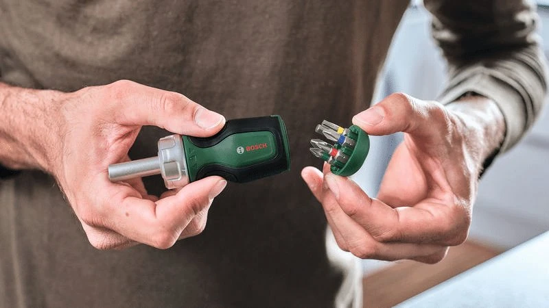 „Bosch Stubby Ratchet“ atsuktuvas, 6 antgaliai (2 dėtuvės)