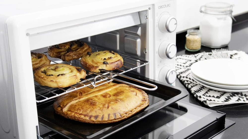 Elektrinė krosnelė Mini piekarnik Cecotec Bake&Toast 2600 Baltas 4Pizza Mini orkaitė