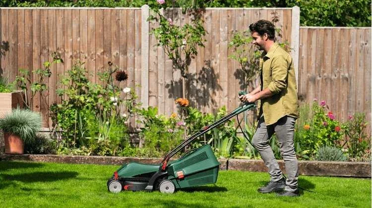 Bosch UniversalRotak 37-555 Žoliapjovė
