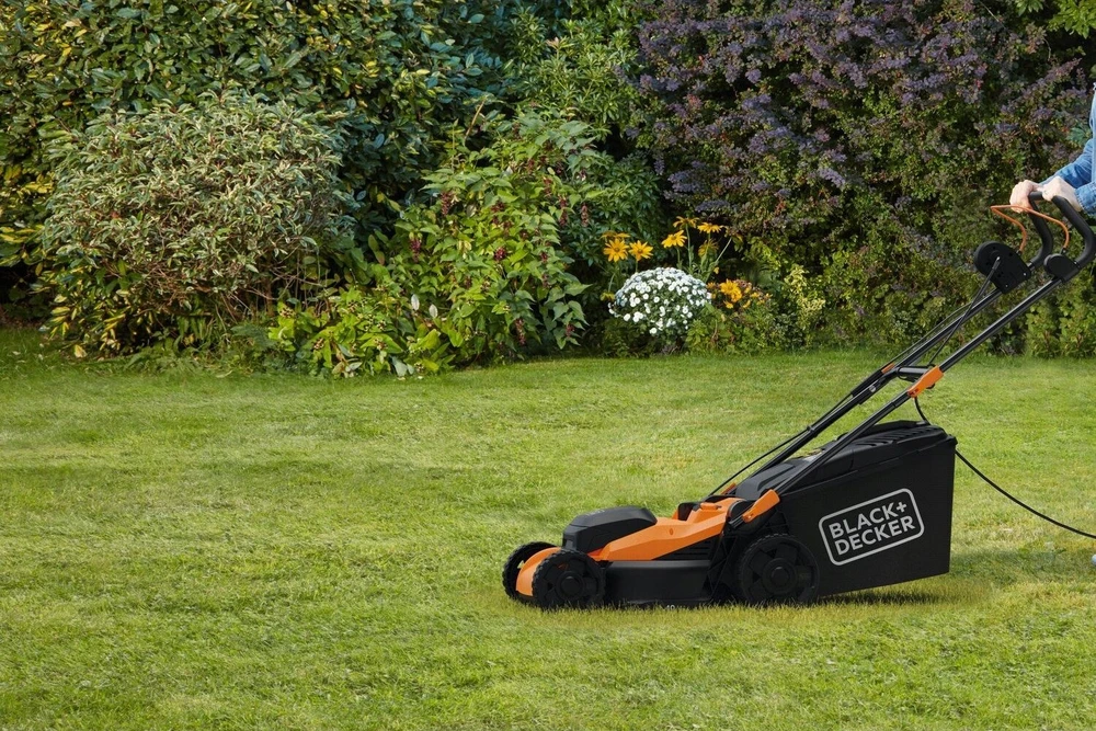 Black & Decker Juodas & Decker Juodas+DECKER ELEKTRINĖ VEJAPJOVĖ 1800W/40cm BEMWP400