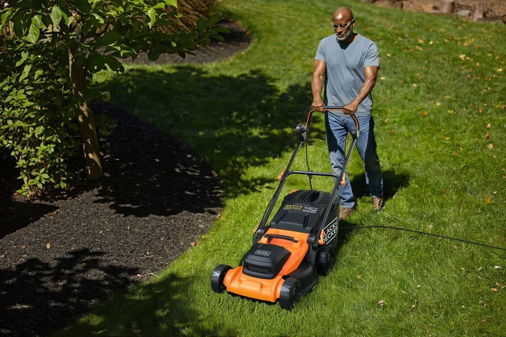 Black & Decker Juodas & Decker Juodas+DECKER ELEKTRINĖ VEJAPJOVĖ 1800W/40cm BEMWP400