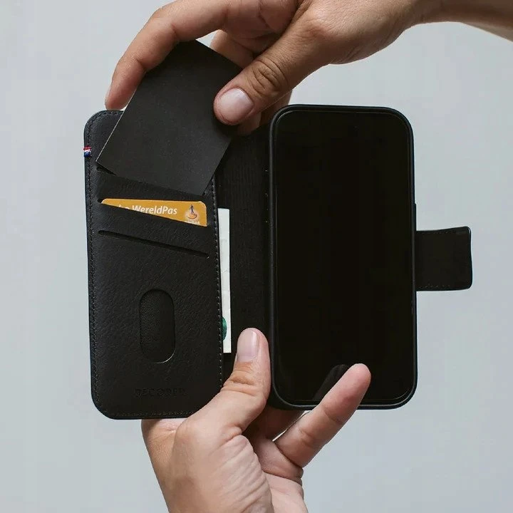 „Decoded“ odinis nuimamas dėklas – su „MagSafe“ suderinamas odinis apsauginis dėklas, skirtas „iPhone 17 Air“ (juodas)