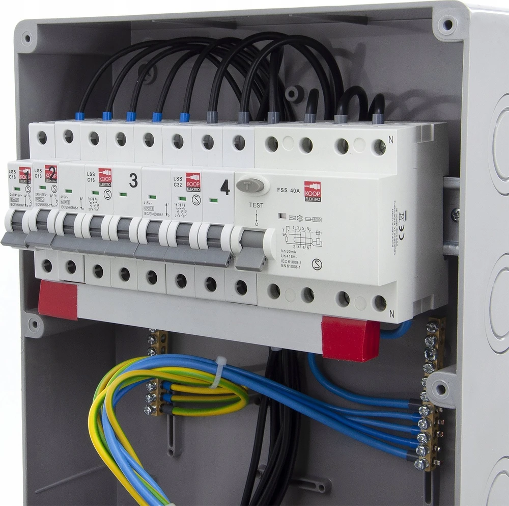 Els Elektrotechnika 12NO22C11C11CFLP Konstrukciniai skirstomieji įrenginiai 32A/5 + 16A/5 + 2*GS 230V + apsaugos + diferencialas + L-0-P grandinės pertraukiklis, 12NO22C11C11CFLP