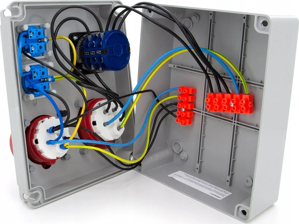 Els Elektrotechnika N211LP Statybinis skirstomasis įrenginys 16A/5P + 32A/5P + 2*GS 230V + L-0-P jungiklis, N211LP