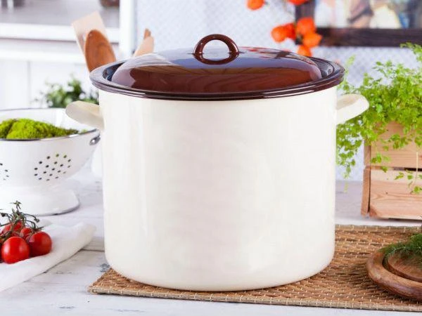 Altom Design Enamel puodas su dangčiu 14,2 L; 28 cm cream/dark centre