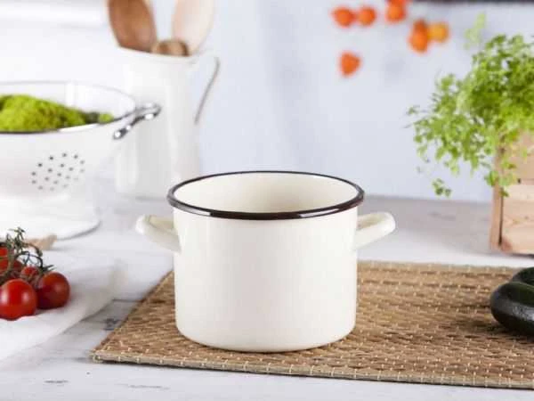 Altom Design Emaliuotas tiesus puodas, 2,2 l; skersmuo 16 cm; aukštis 12 cm, kreminės spalvos