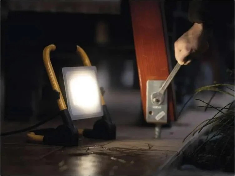 Emos Nešiojamas darbinis šviestuvas su rankena, 230Vac, 51W, 4600lm, IP44, 4000K neutraliai balta