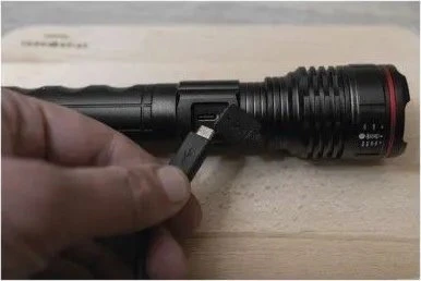 Emos Žibintuvėlis LED įkraunamas USB-C 600lm 3 režimai 100/50/25% hermetiškas P3116 aliuminis juodas, gali veikti su baterijomis 3x R03 AAA