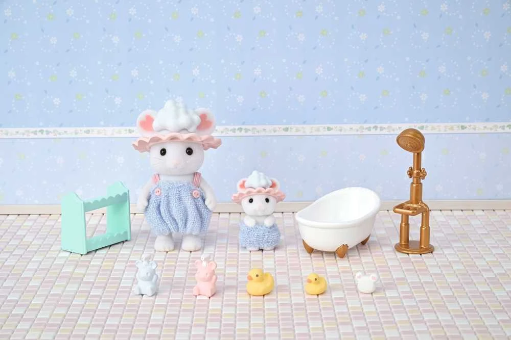 Sylvanian Families Epoch Figūrėlės vonioje su burbuliukais Christopheri ir Edward