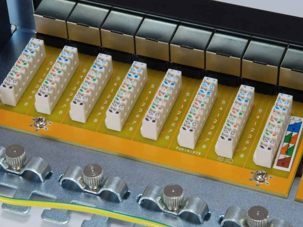 Equip Patchpanel 24x RJ45 Cat6A 19 FTP 1HE ISO/IEC juodas