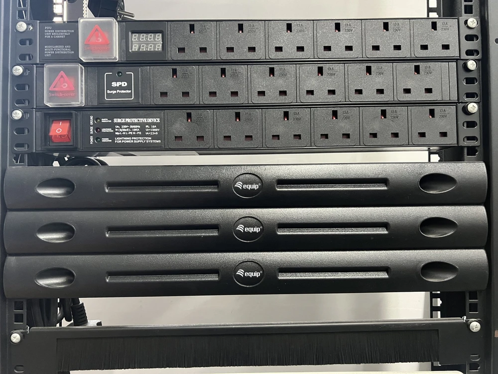 Equip Equip 327505 dalys do stojaków Pusty panel