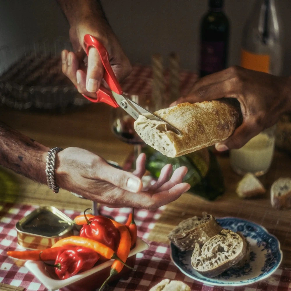 Žirklės Fiskars, kairiarankiams, raudona