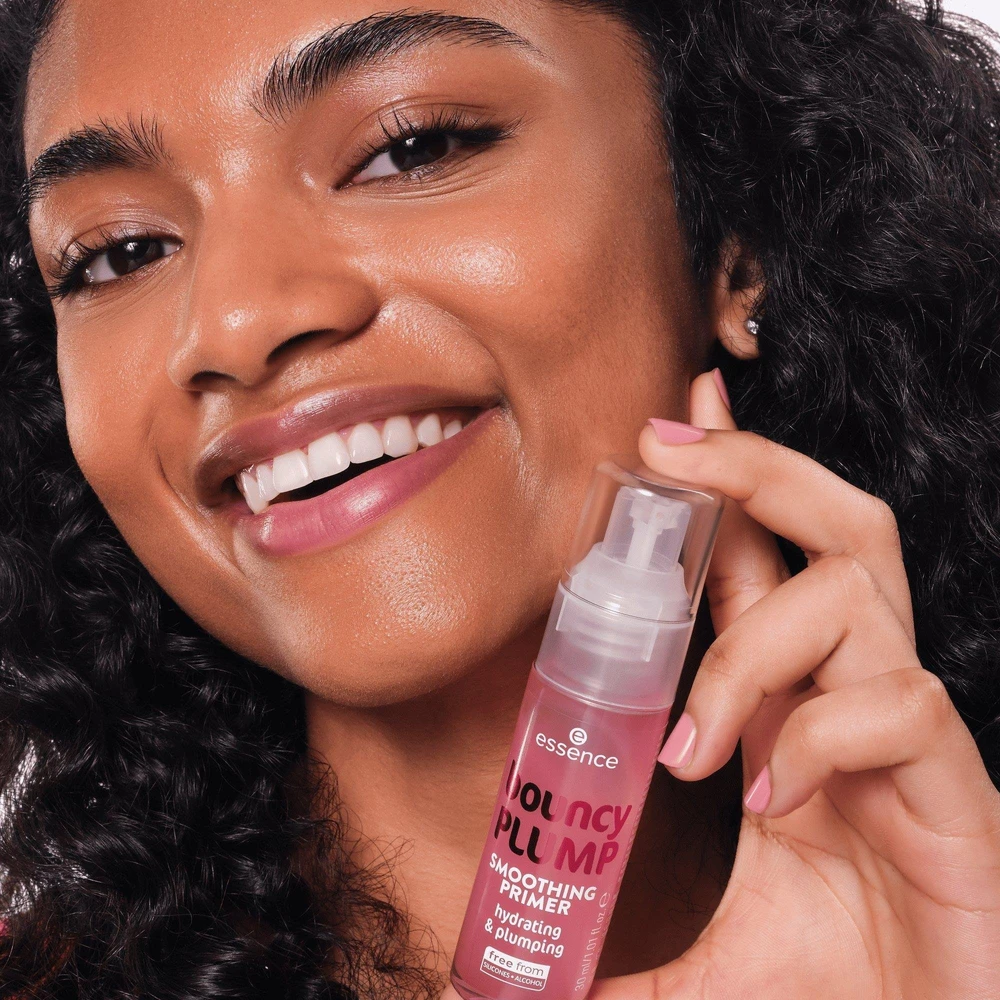 „Essence Cosmetics Bouncy Plump“ drėkinamasis pagrindas, 30 ml