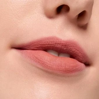 „Essence Cosmetics“ lūpų blizgiklis „Blur Soufflé Labial Mate Cremoso 02-Spice“ – 6 ml
