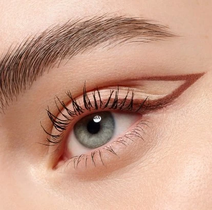 „Essence Cosmetics“ ilgai išliekantis akių pieštukas 18 val. Atsparus vandeniui 40-keptas kaštonas 0,, 28 g
