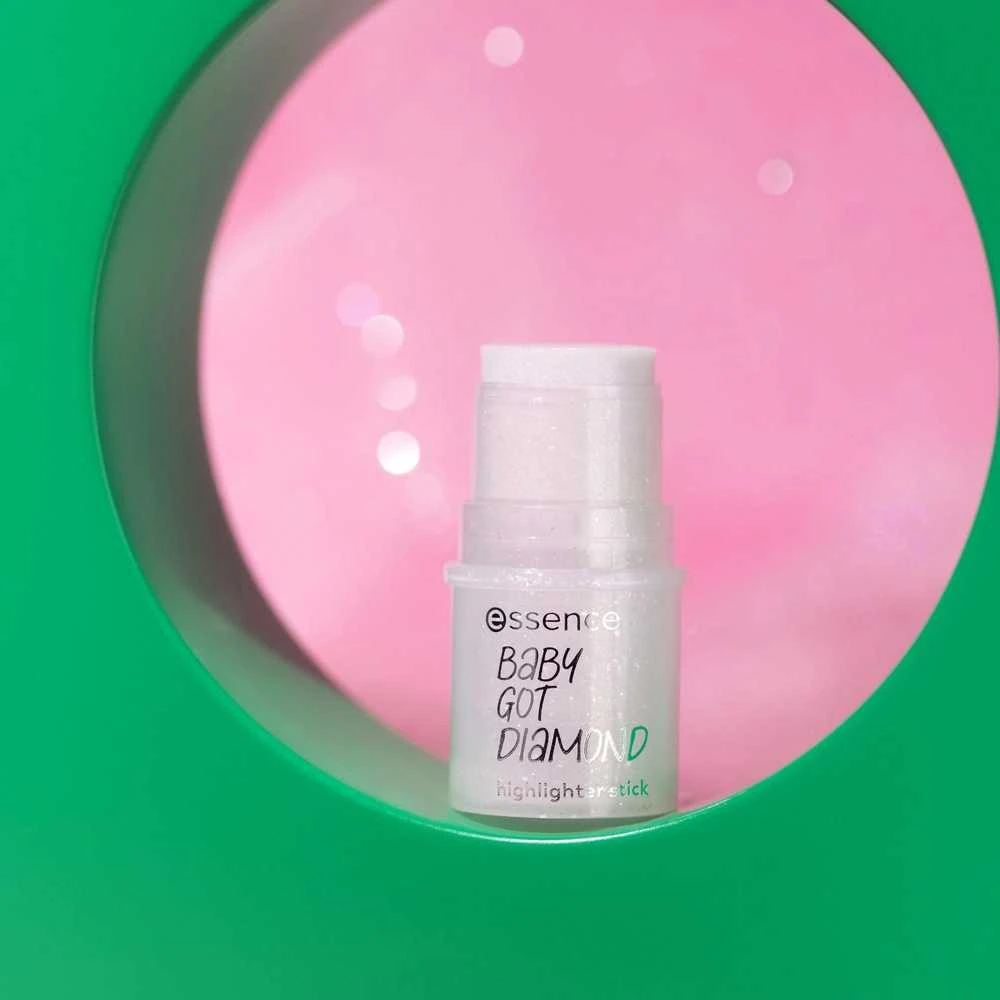 „Essence Baby Got Diamond“ šviesinantis pieštukas-šviestuvas 5,4 g