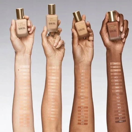 „Estee Lauder Double Wear Stay-in-Place Makeup SPF10“ ilgai išliekantis matinį atspalvį suteikiantis makiažo pagrindas, 3C2 Pebble, 15ml