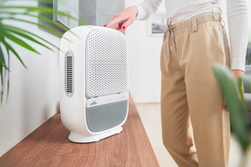 Drėkintuvas ETA | Oro sausintuvas | ETA163090000 Comfort | Galia 60 W | Tinka iki 62 m³ patalpoms | Tinka iki 25 m² patalpoms | Vanduo bako talpa 1,2 l | Baltas