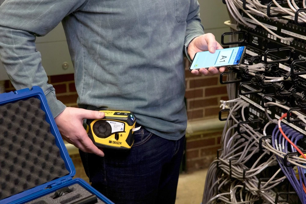 Etikečių spausdintuvas Brady M211-Etikečių spausdintuvas-Kit mobilny spausdintuvas termotransferowa 203dpi max. szerokość 19.05 mm Bluetooth w tym wiele akcesoriów EU-UK-US wersja (170390)