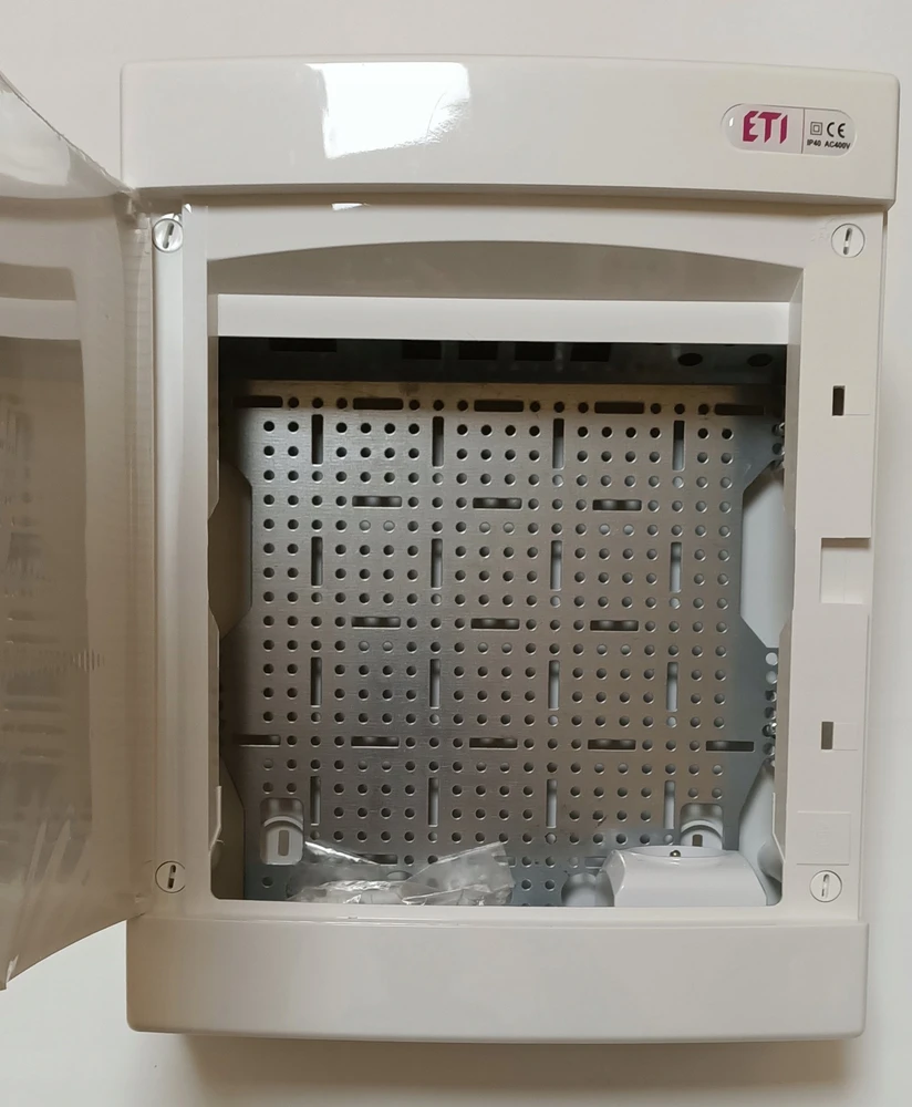 Etipo ETI Polam 001101301 ECT24PO MEDIA paviršinis korpusas su lenta ir lizdu