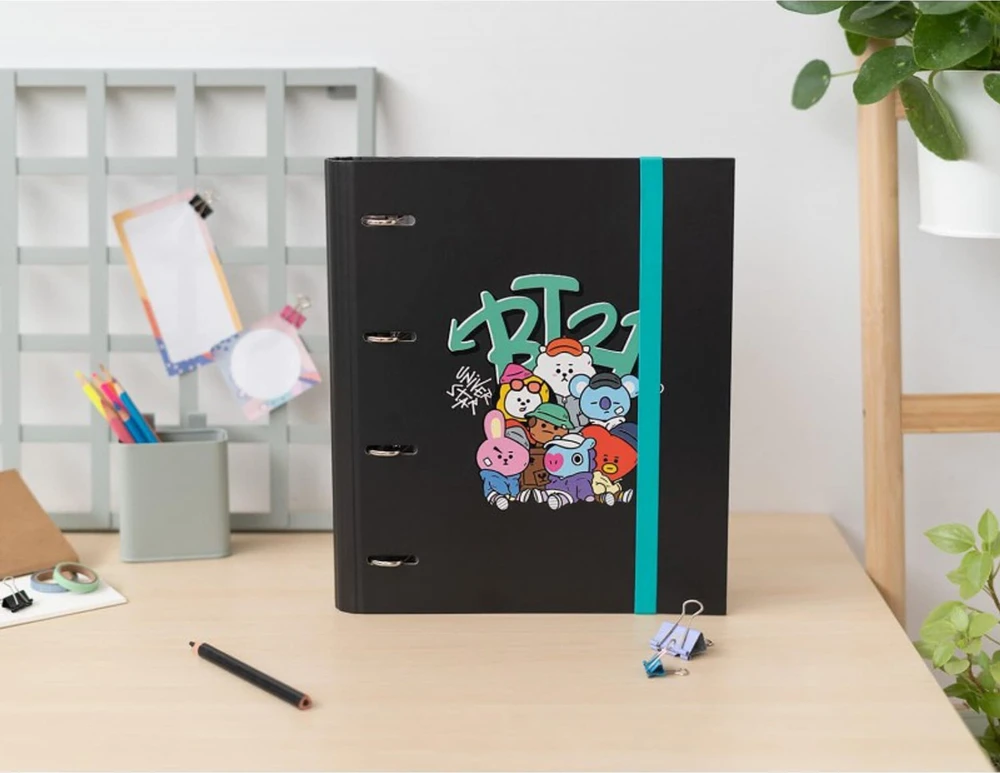 BT21 - „Street Mood“ kolekcijos A4 formato segtuvas su lapais (4 žiedai, gumytė)