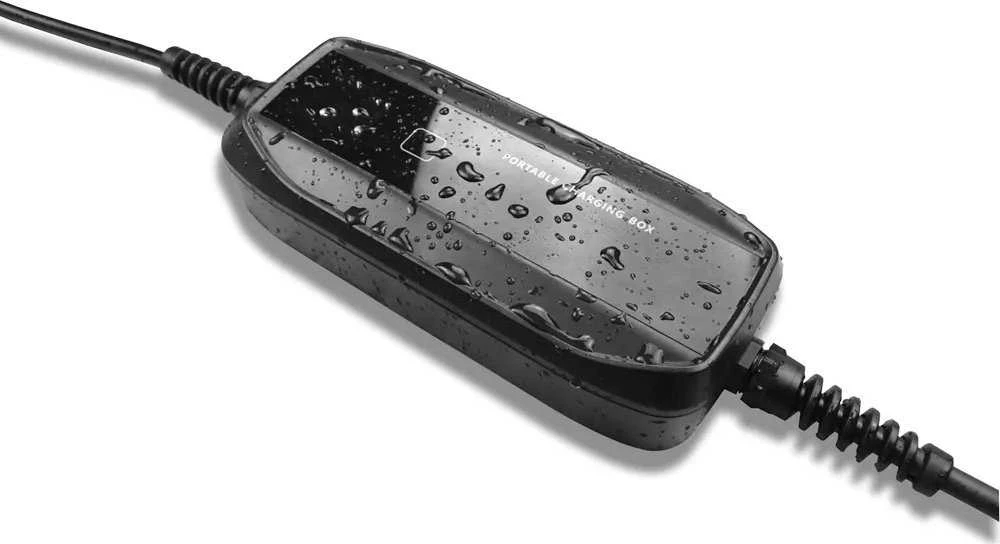 Nešiojamas elektromobilių įkroviklis Extralink BS-PCD030, 16A, 3.6kW, Schuko, 1 fazė, 5.5m, LCD ekranas, IP67