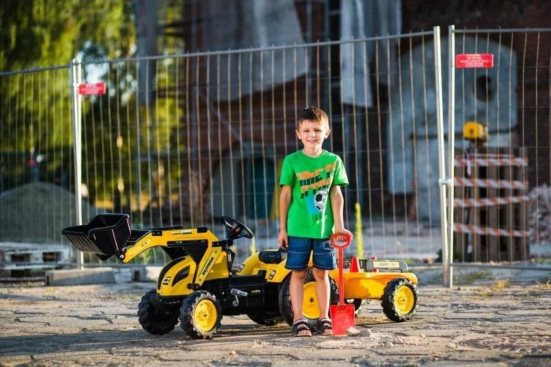 Pedalinis traktorius–ekskavatorius FALK KOMATSU su kaušu ir priekaba