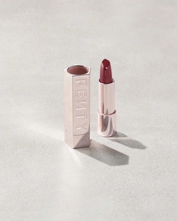 „Fenty Beauty Icon Semi Matte Kreminis“ lūpų dažai, 09 „She A Ceo“ papildymas, 3,8 g