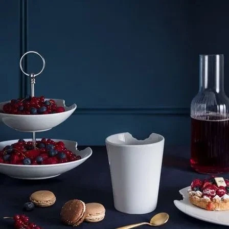 Fiftyeight Products PENKIASDEŠIMTIS AŠTUONIAS puodelis su kąsniu, baltas