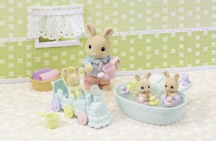 Sylvanian Families Epoch Figūrėlės biszkoptinių trynių kiškučių vonelėje rinkinys