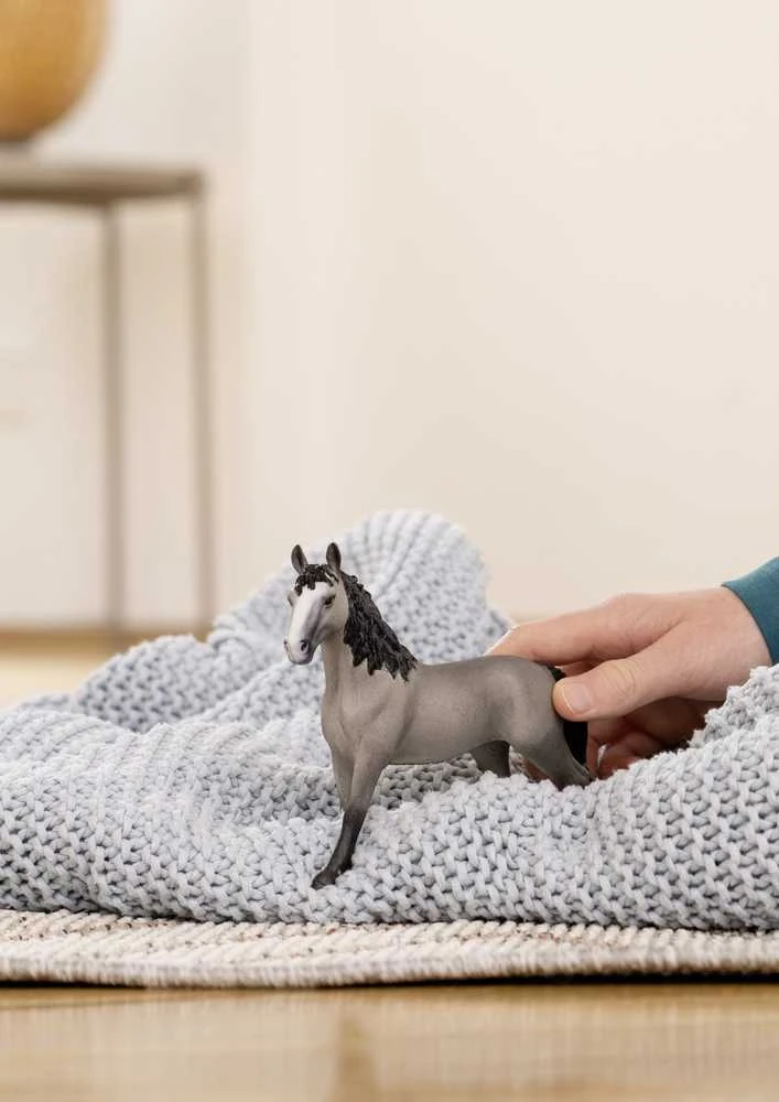 Schleich figūrėlė Prancūzų jojamasis žirgas aprašymas - Prekės nuotrauka