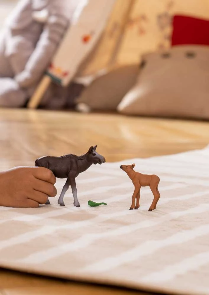 Schleich figūrėlė Laukinės gamtos briedžio ir veršelio figūrėlės