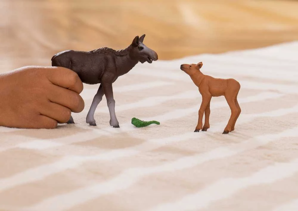 Schleich figūrėlė Laukinės gamtos briedžio ir veršelio figūrėlės