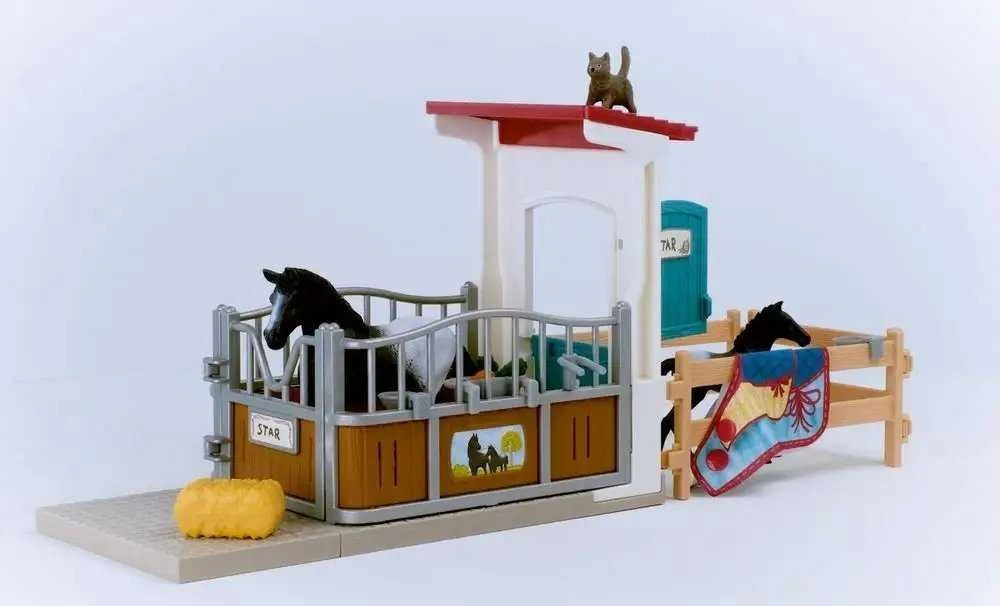 SCHLEICH HORSE CLUB Žirgų aptvaras su kumele ir kumeliuku