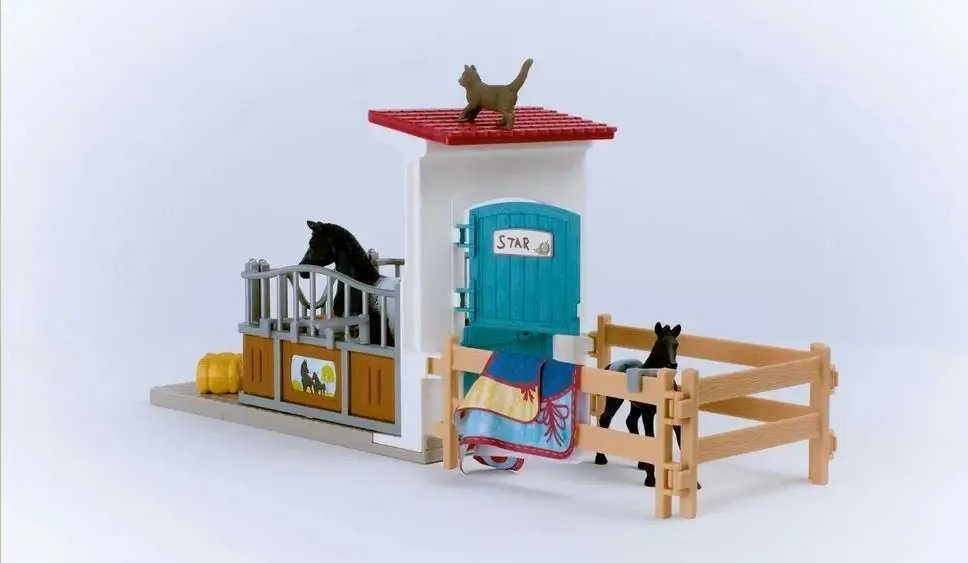 SCHLEICH HORSE CLUB Žirgų aptvaras su kumele ir kumeliuku